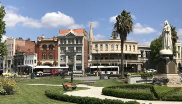 Photo of central Bendigo looking towards old style buildings